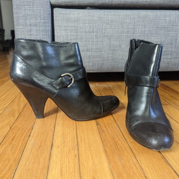 Maxstudio black leather booties heels boots 9.5 - Picture 10 of 10